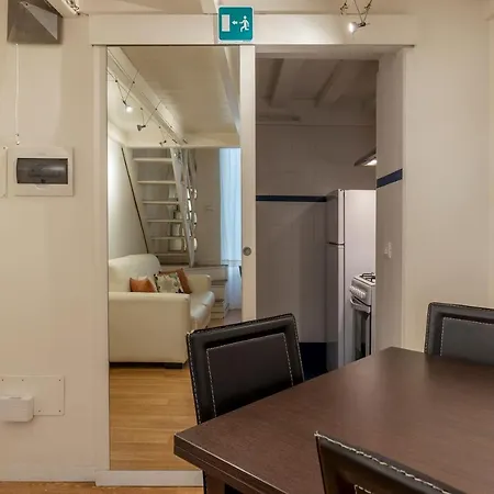 Parlamento Modern Apartment